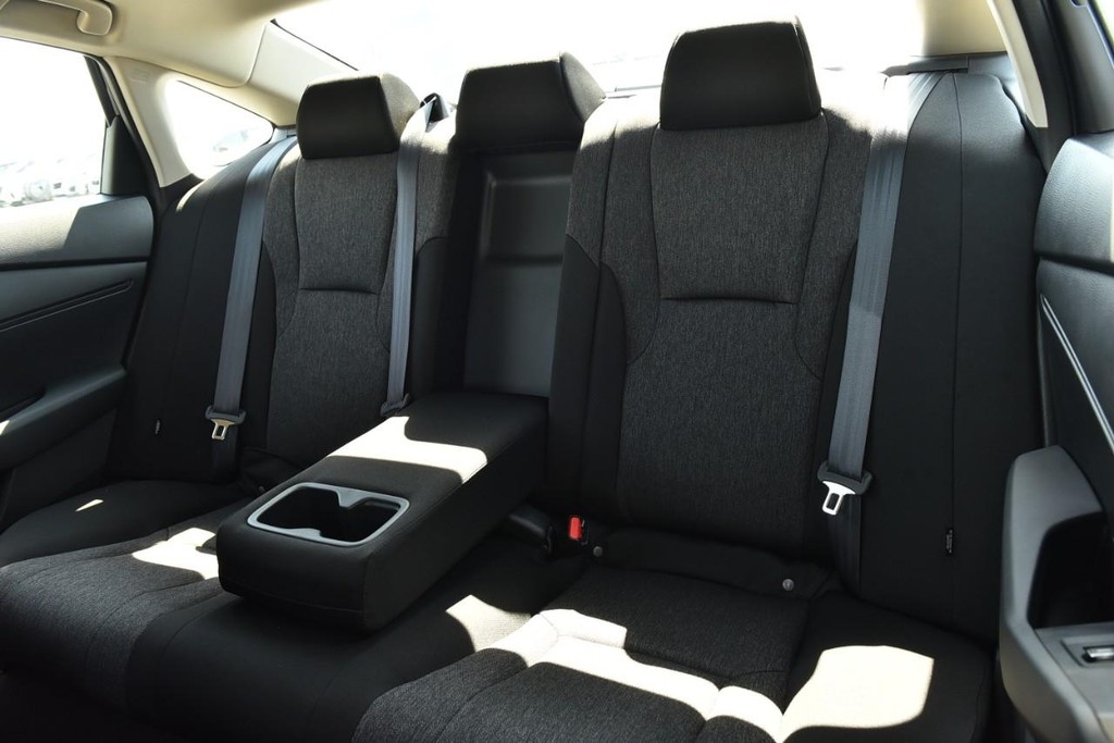Honda Accord Sedan Vehicle Full-screen Gallery Image 23