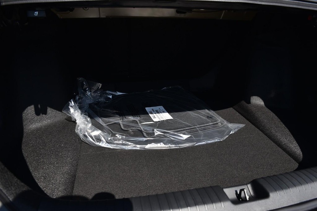 Honda Accord Sedan Vehicle Full-screen Gallery Image 25