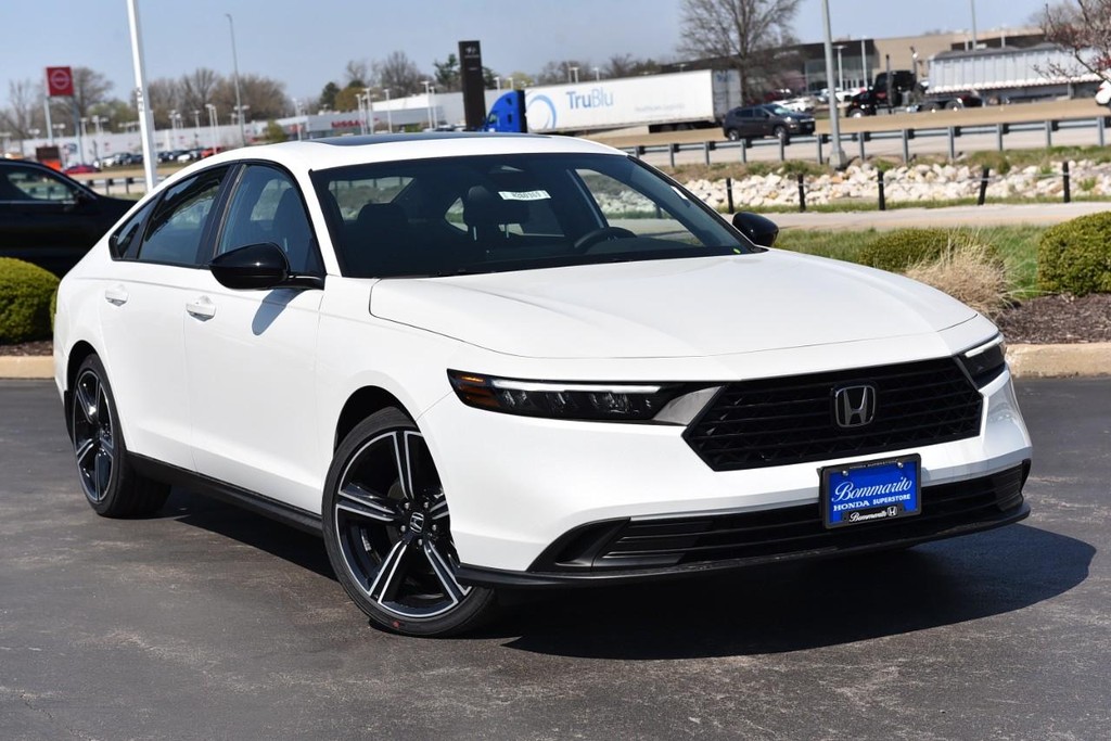 Honda Accord Hybrid Vehicle Full-screen Gallery Image 2