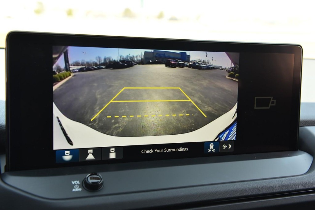 Honda Accord Hybrid Vehicle Full-screen Gallery Image 11