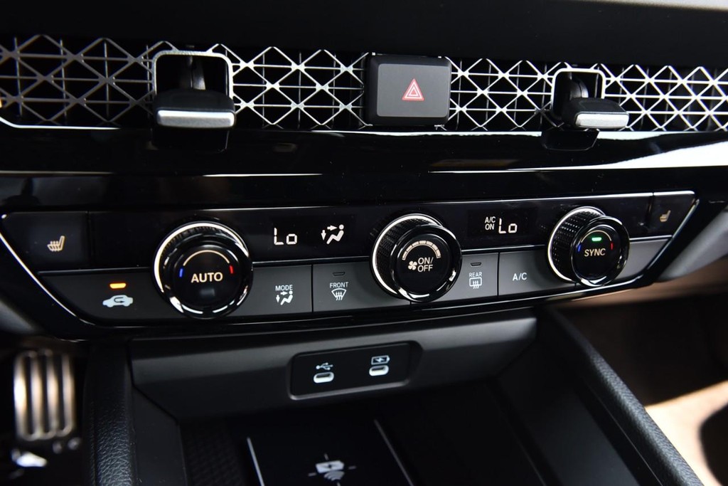 Honda Accord Hybrid Vehicle Full-screen Gallery Image 14