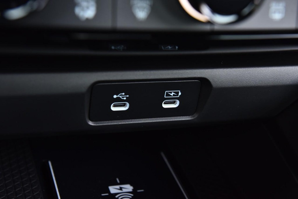 Honda Accord Hybrid Vehicle Full-screen Gallery Image 15