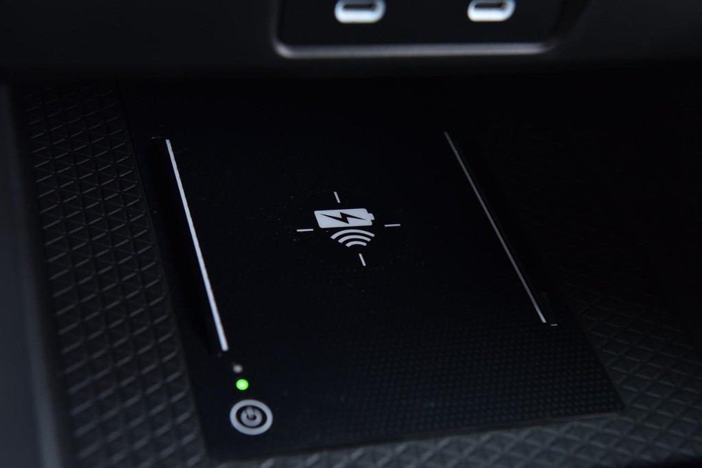 Honda Accord Hybrid Vehicle Full-screen Gallery Image 16