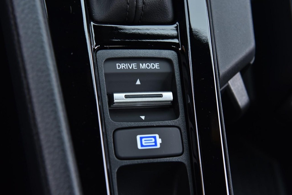 Honda Accord Hybrid Vehicle Full-screen Gallery Image 17