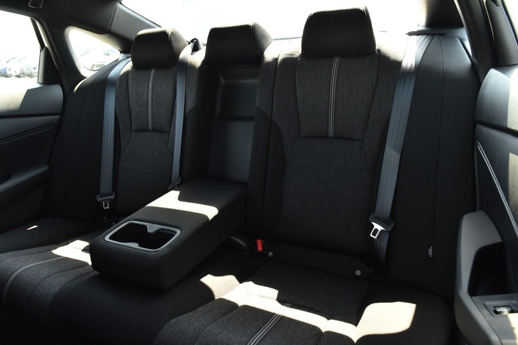 Honda Accord Hybrid Vehicle Full-screen Gallery Image 23