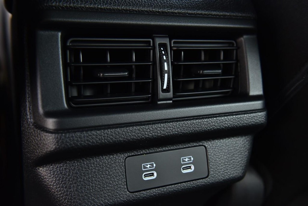 Honda Accord Hybrid Vehicle Full-screen Gallery Image 24