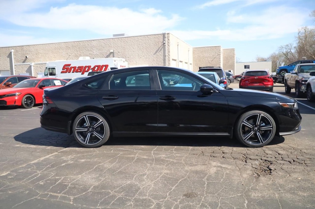 Honda Accord Hybrid Vehicle Image 04