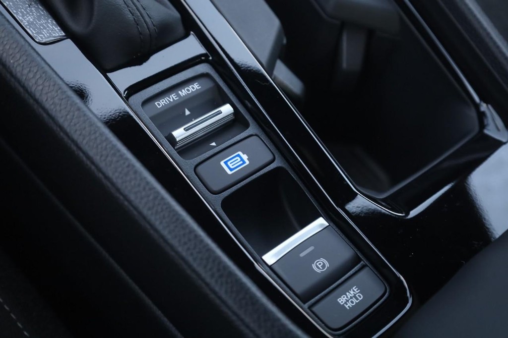 Honda Accord Hybrid Vehicle Image 16