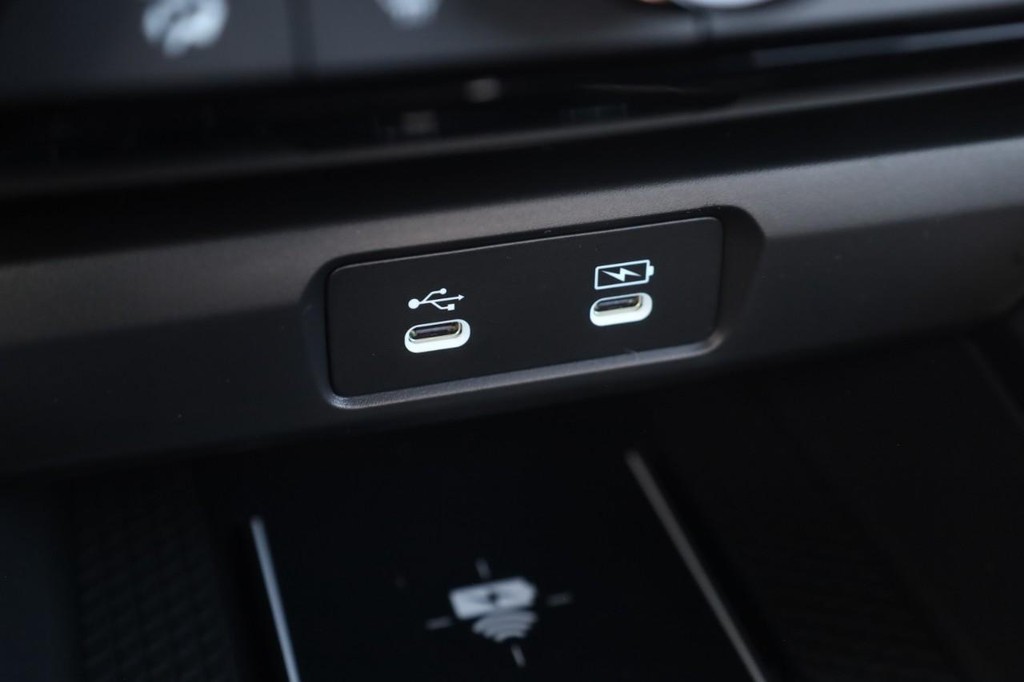 Honda Accord Hybrid Vehicle Image 16