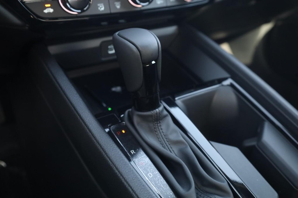 Honda Accord Hybrid Vehicle Image 18