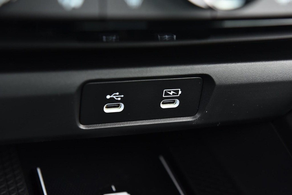 Honda Accord Hybrid Vehicle Image 16