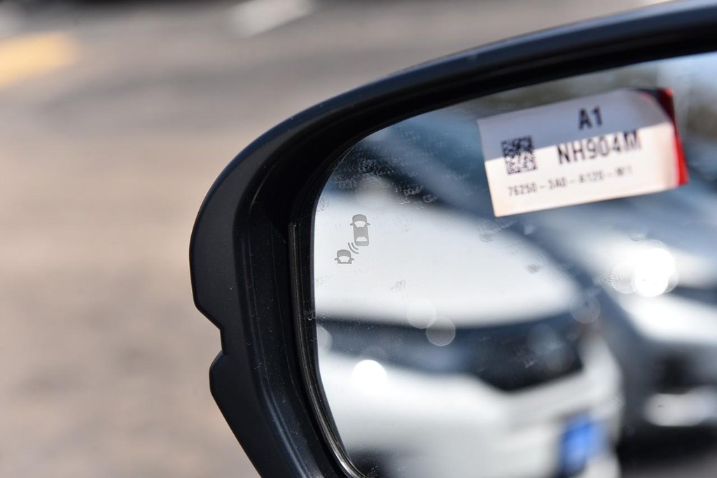 Honda CR-V Vehicle Image 09