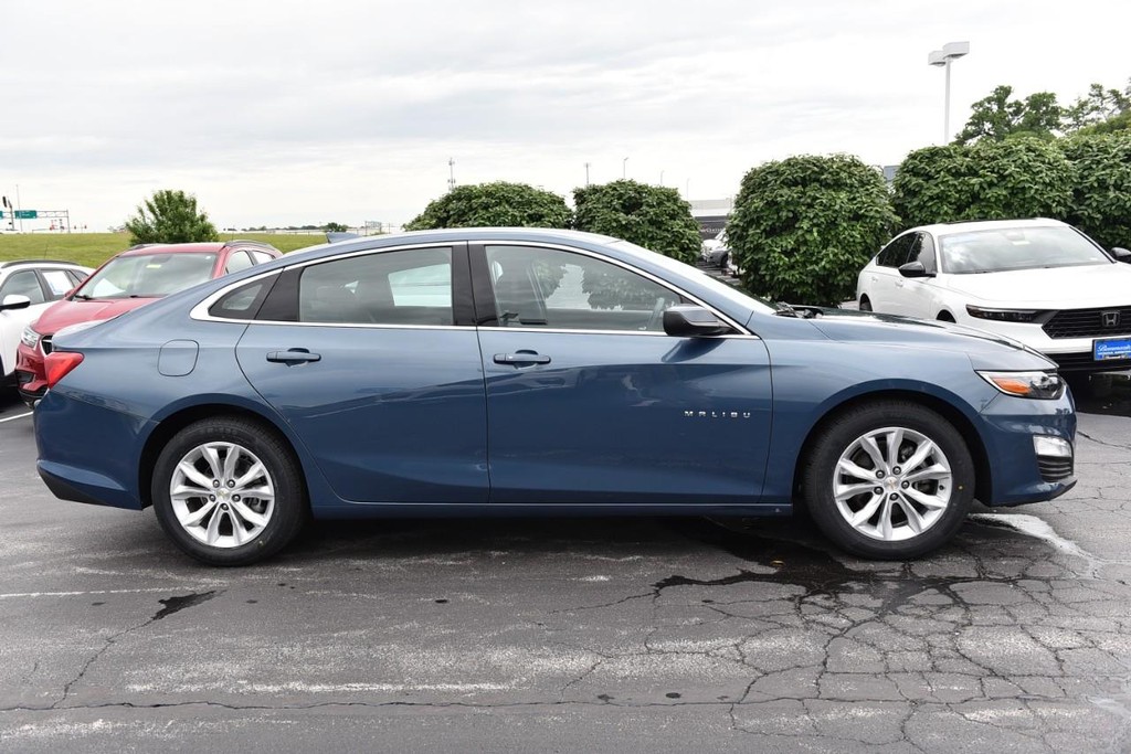 Chevrolet Malibu Vehicle Image 05