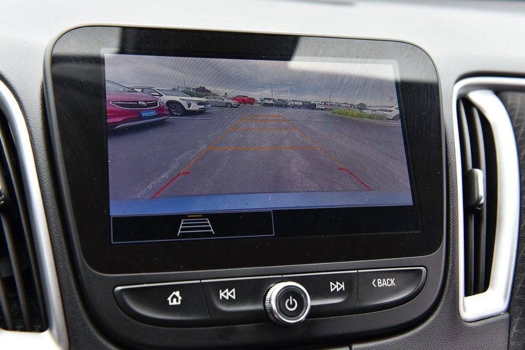 Chevrolet Malibu Vehicle Image 11