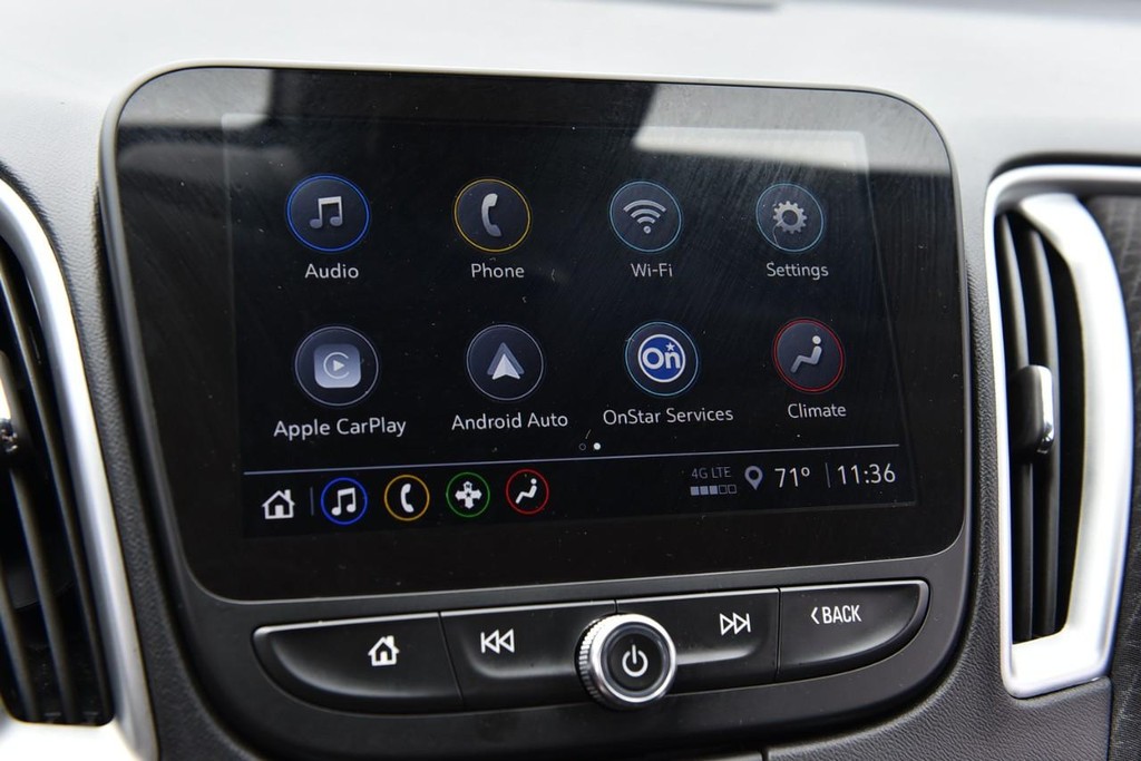 Chevrolet Malibu Vehicle Image 12