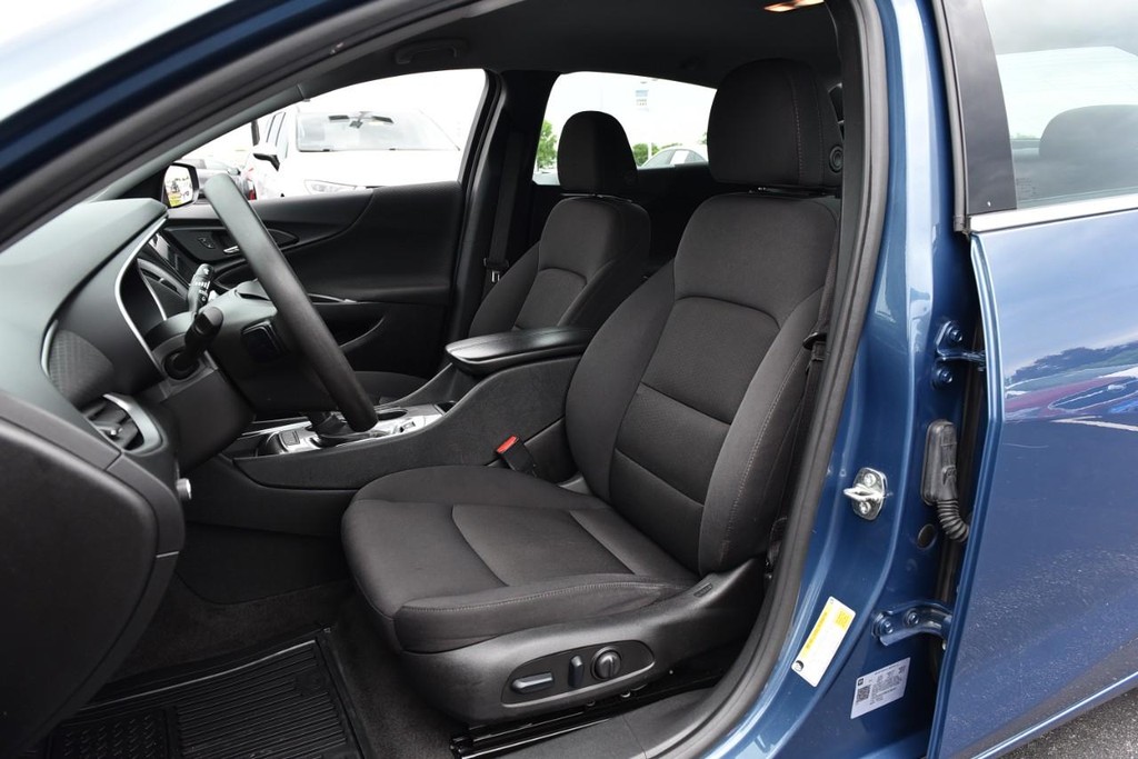 Chevrolet Malibu Vehicle Image 17