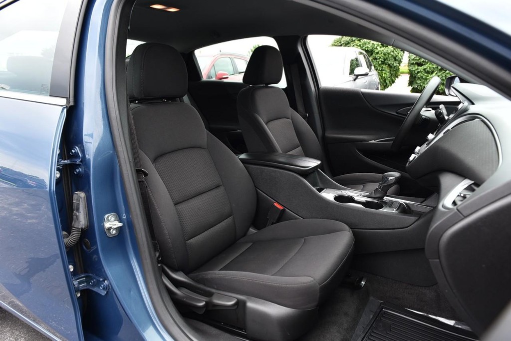 Chevrolet Malibu Vehicle Image 18