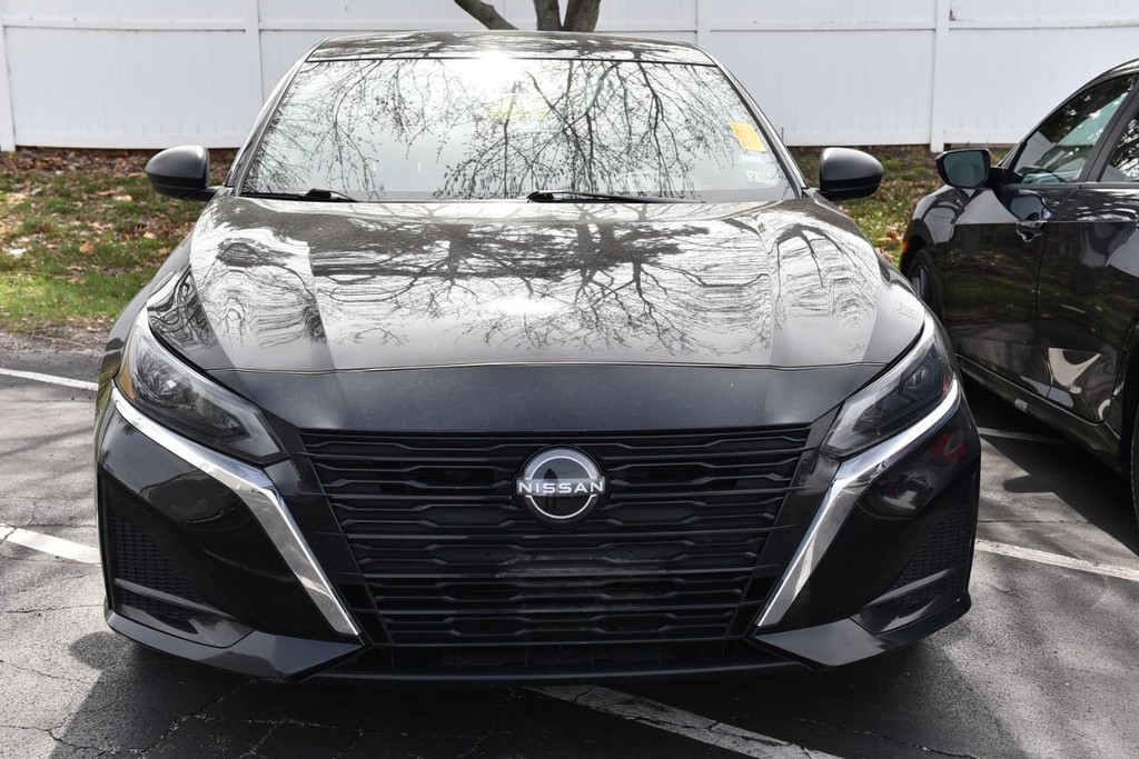 Nissan Altima Vehicle Image 03