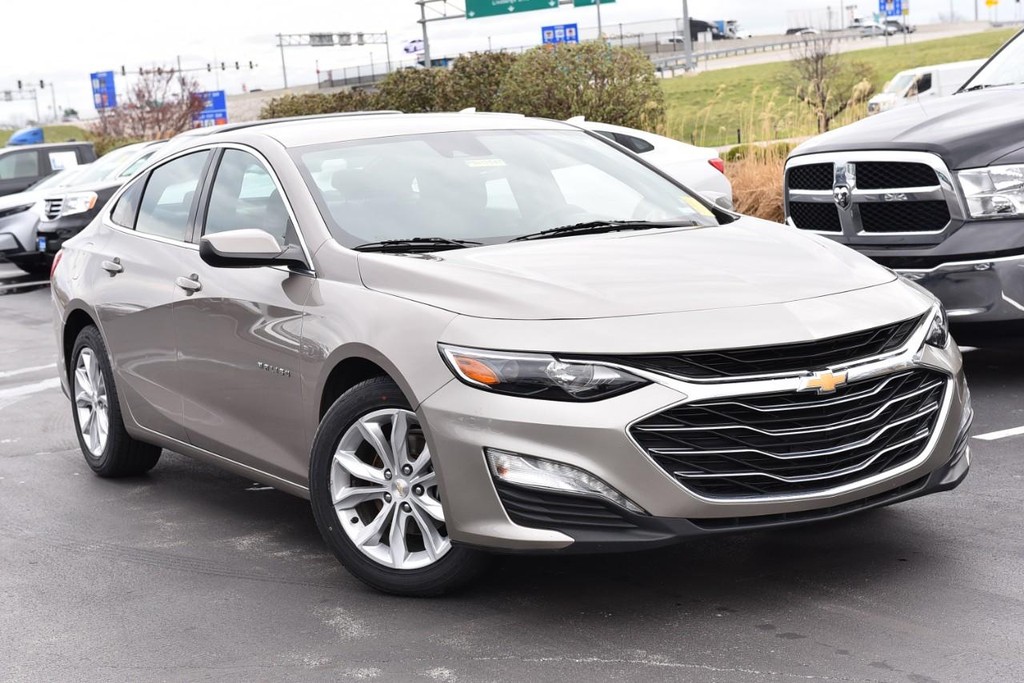 Chevrolet Malibu Vehicle Full-screen Gallery Image 2