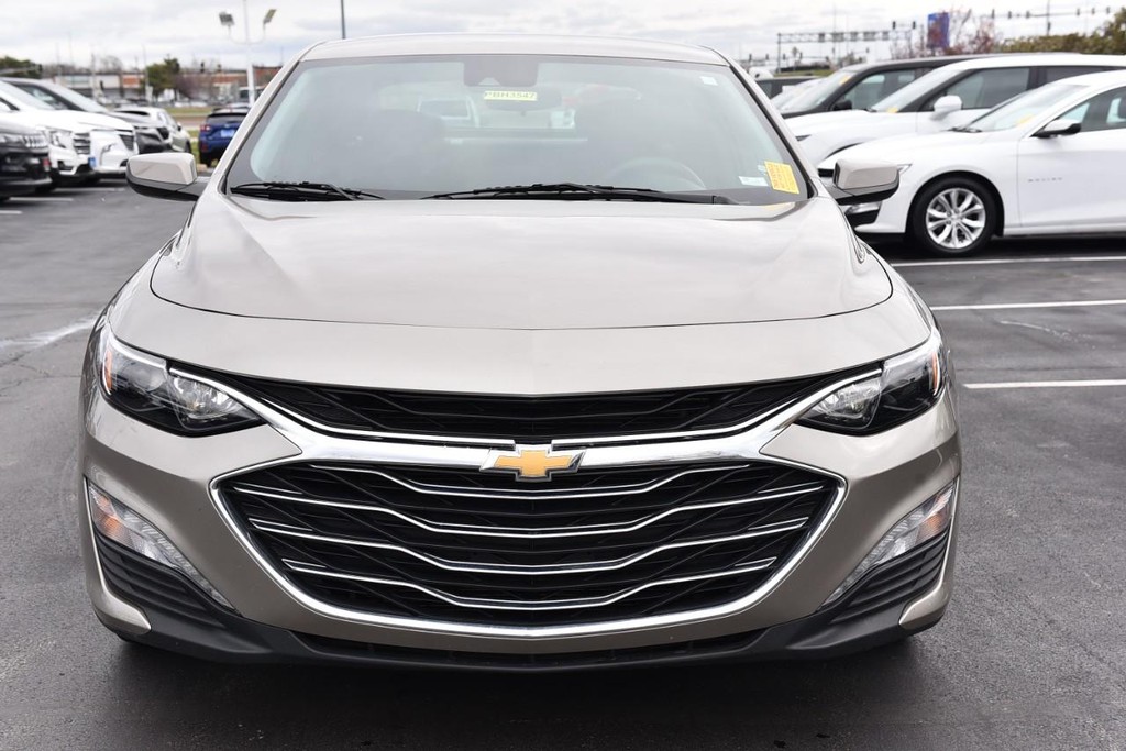 Chevrolet Malibu Vehicle Full-screen Gallery Image 4