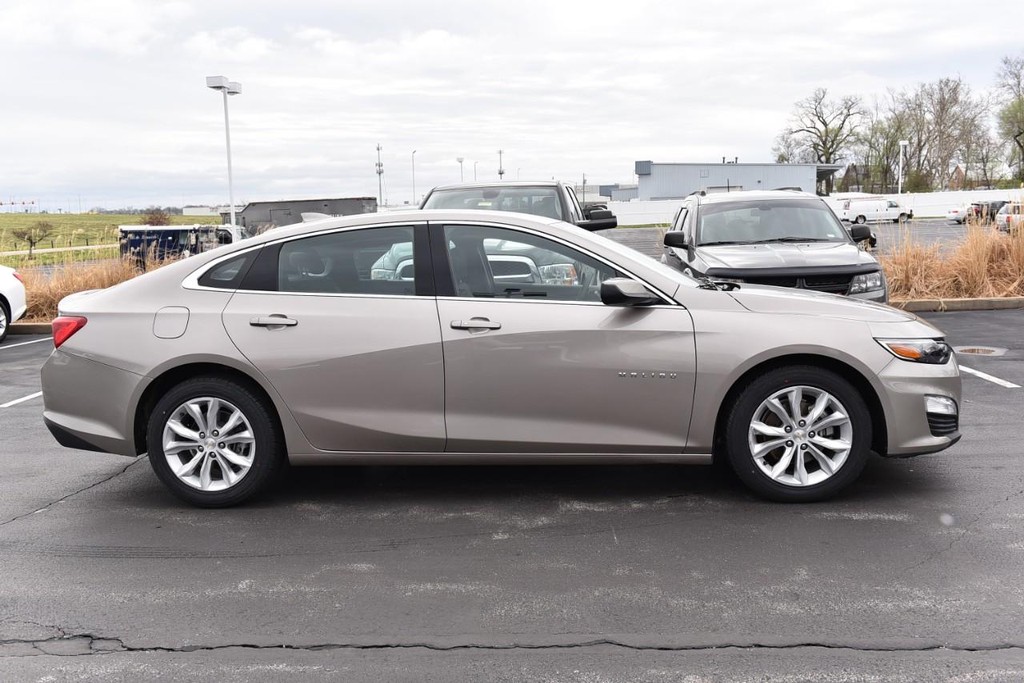 Chevrolet Malibu Vehicle Full-screen Gallery Image 5