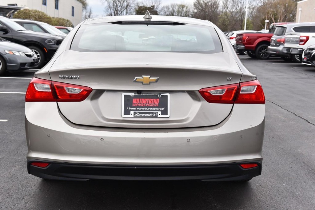 Chevrolet Malibu Vehicle Full-screen Gallery Image 6