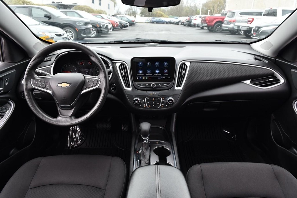 Chevrolet Malibu Vehicle Full-screen Gallery Image 7