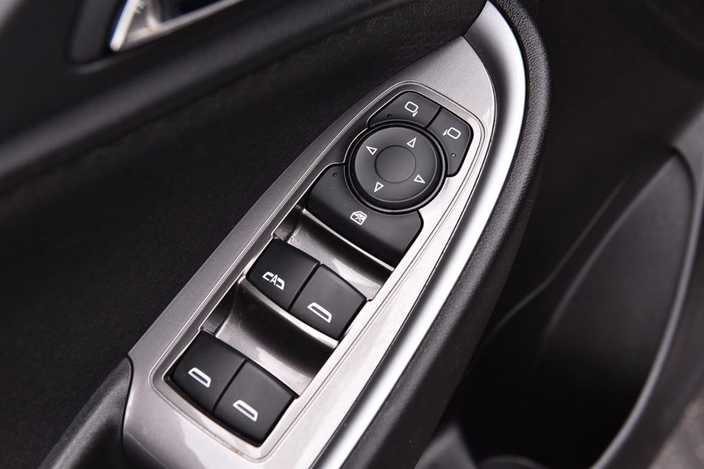 Chevrolet Malibu Vehicle Full-screen Gallery Image 8