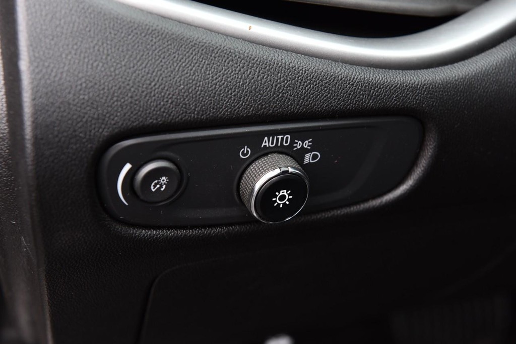 Chevrolet Malibu Vehicle Full-screen Gallery Image 9