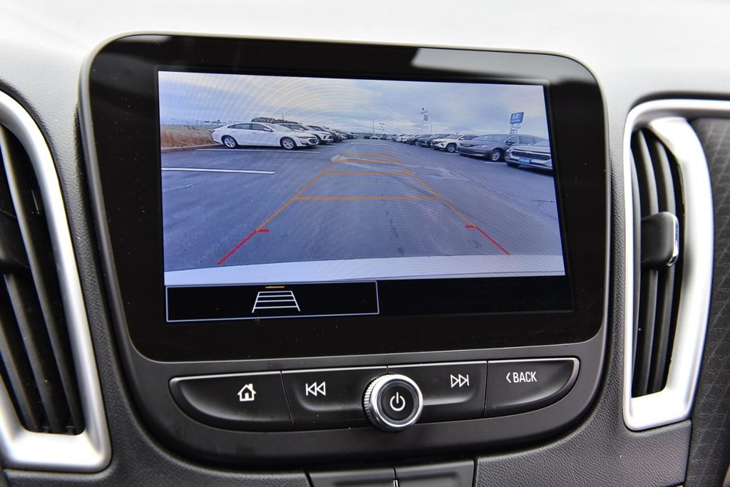 Chevrolet Malibu Vehicle Full-screen Gallery Image 11