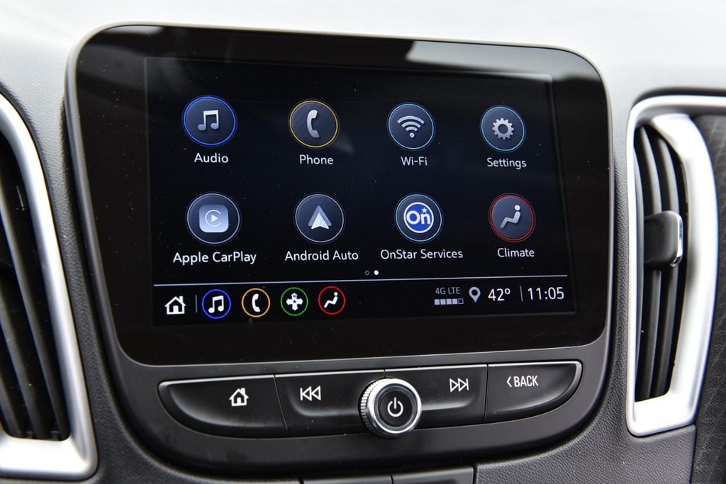 Chevrolet Malibu Vehicle Full-screen Gallery Image 12