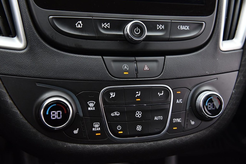 Chevrolet Malibu Vehicle Full-screen Gallery Image 13