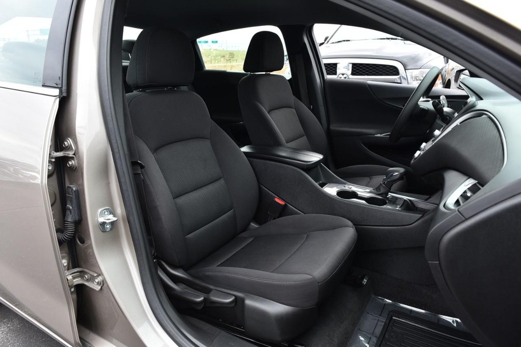 Chevrolet Malibu Vehicle Full-screen Gallery Image 18