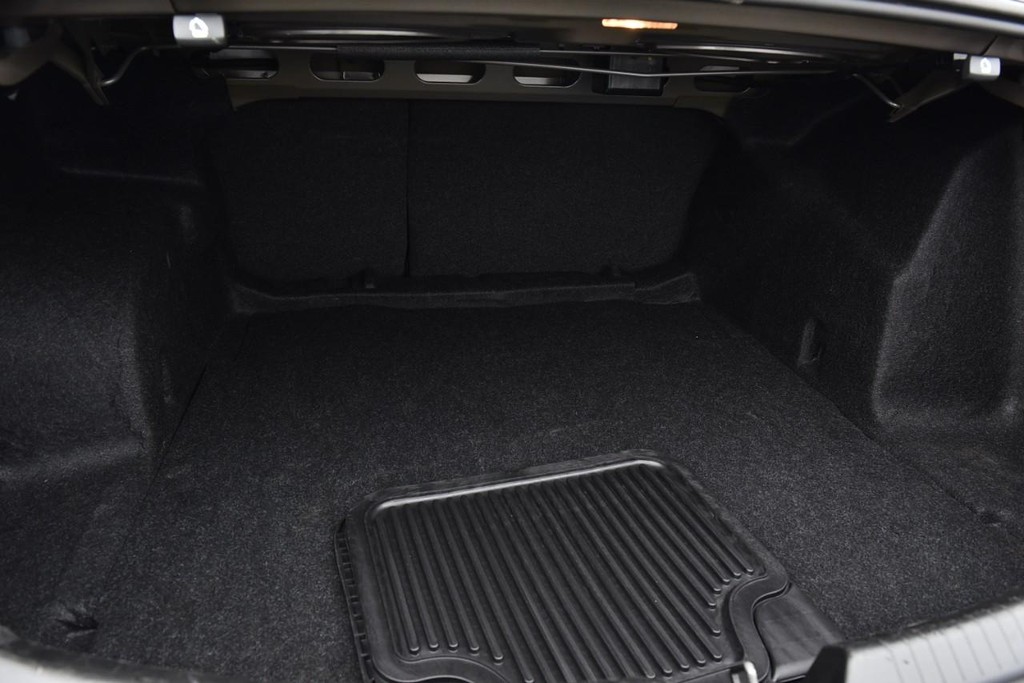 Chevrolet Malibu Vehicle Full-screen Gallery Image 21