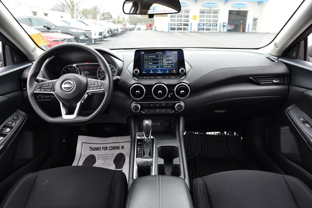 Nissan Sentra Vehicle Full-screen Gallery Image 7