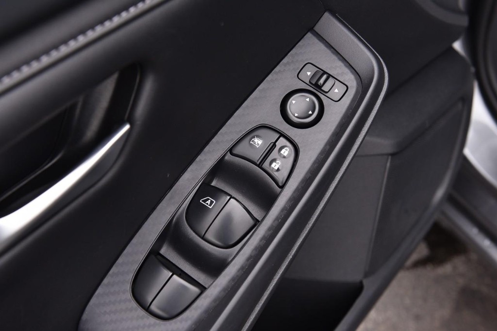 Nissan Sentra Vehicle Full-screen Gallery Image 8