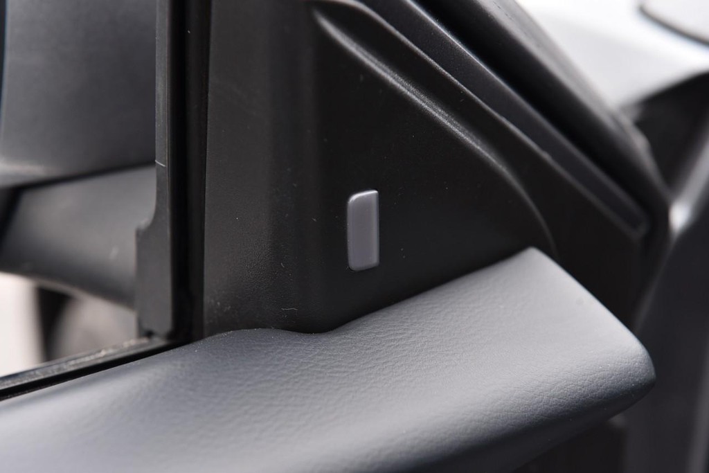 Nissan Sentra Vehicle Full-screen Gallery Image 9