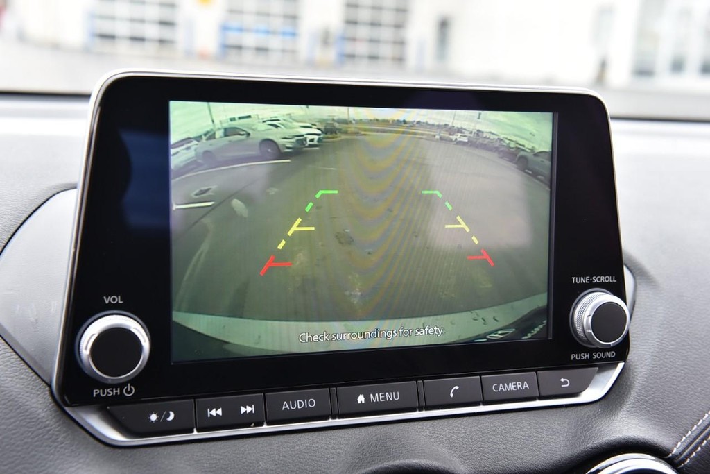 Nissan Sentra Vehicle Full-screen Gallery Image 12