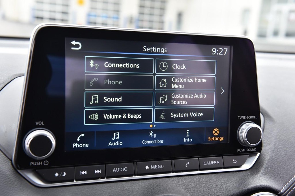 Nissan Sentra Vehicle Full-screen Gallery Image 13