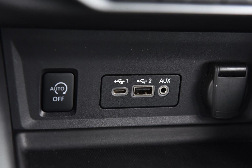 Nissan Sentra Vehicle Full-screen Gallery Image 15