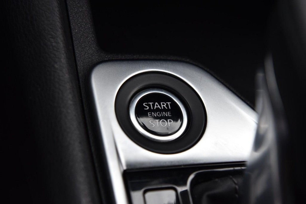 Nissan Sentra Vehicle Full-screen Gallery Image 16