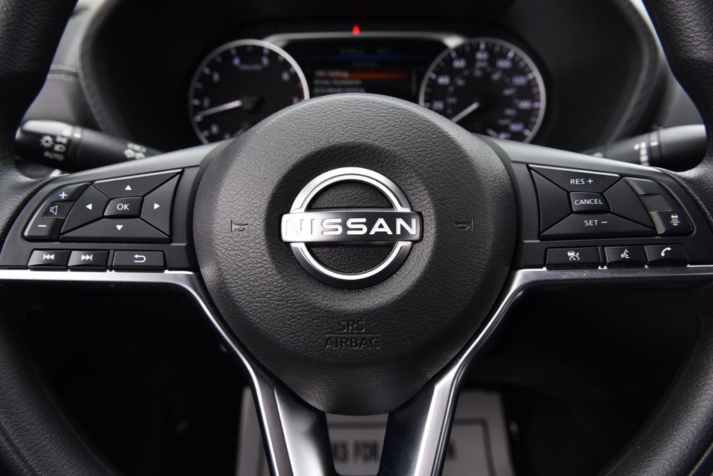 Nissan Sentra Vehicle Full-screen Gallery Image 17