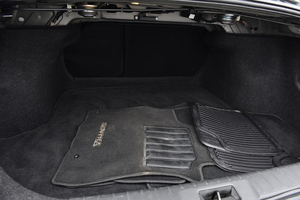 Nissan Sentra Vehicle Full-screen Gallery Image 22