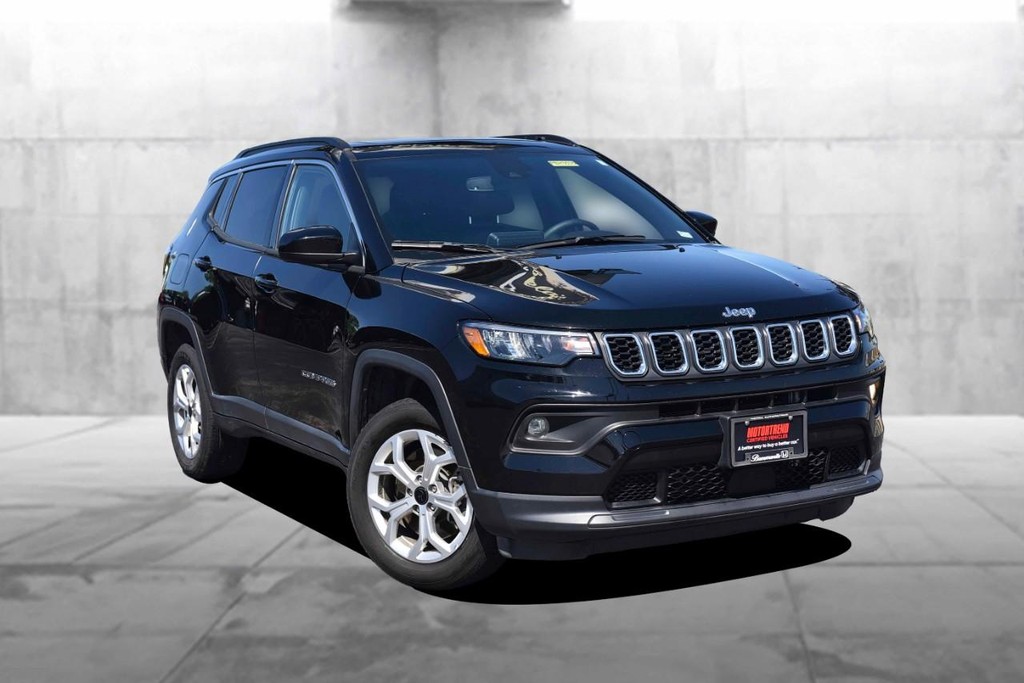 Jeep Compass Vehicle Image 02