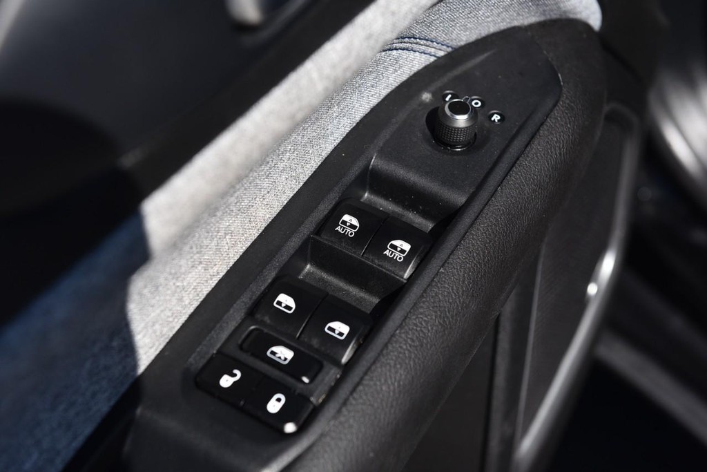 Jeep Compass Vehicle Image 08