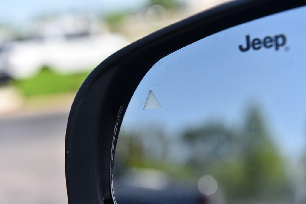 Jeep Compass Vehicle Image 11