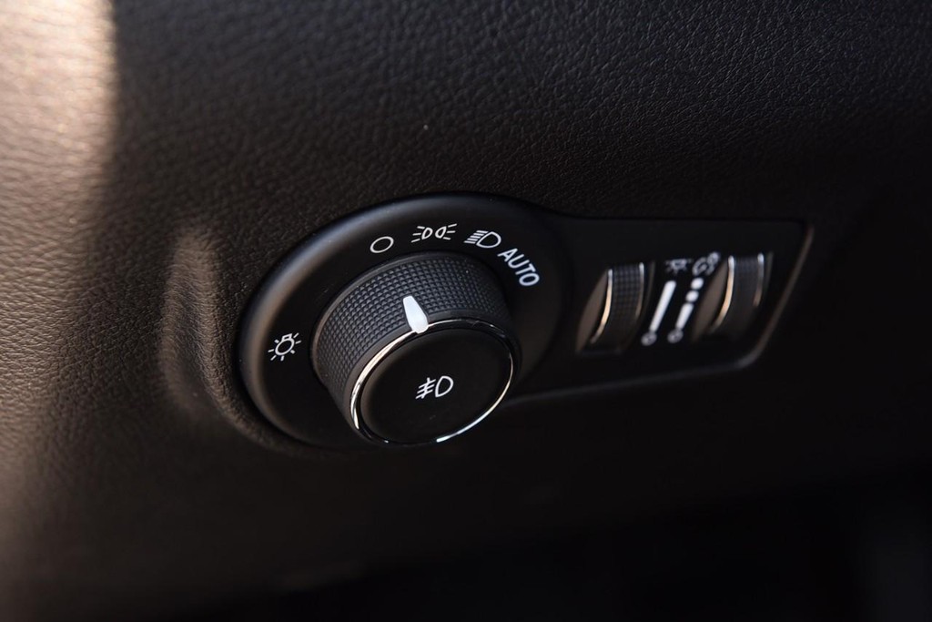Jeep Compass Vehicle Image 12