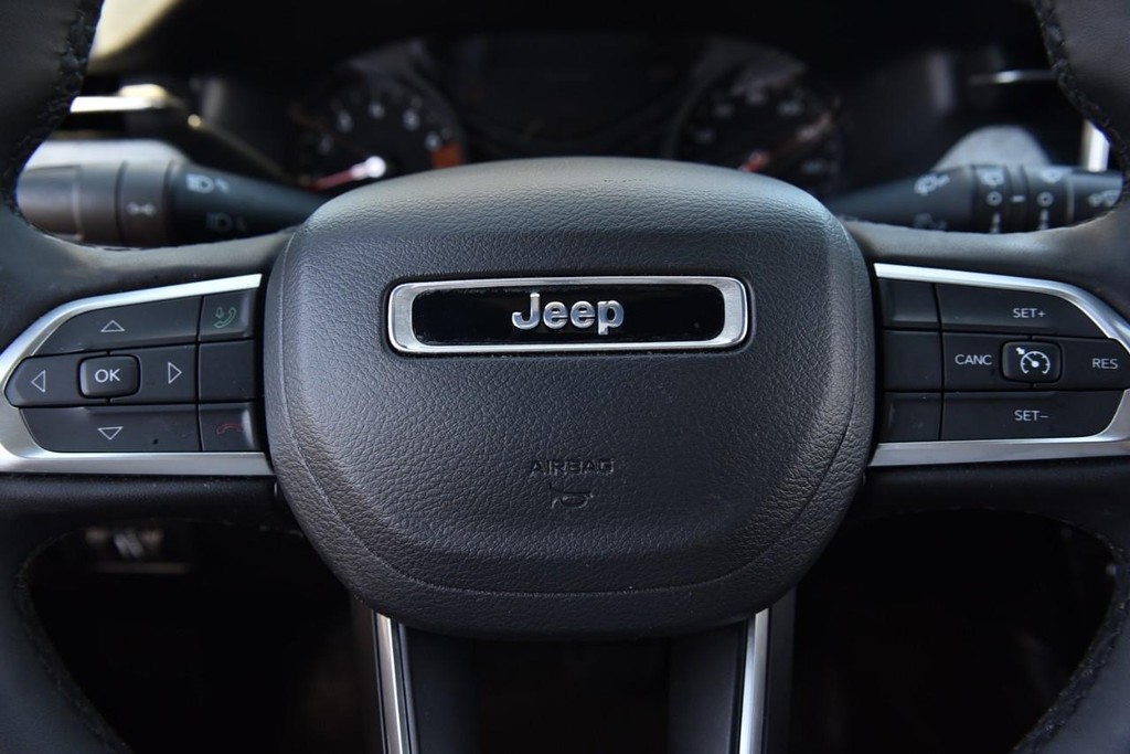 Jeep Compass Vehicle Image 20