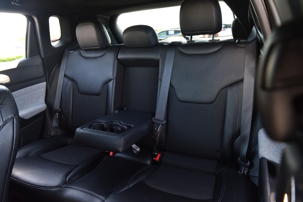 Jeep Compass Vehicle Image 24