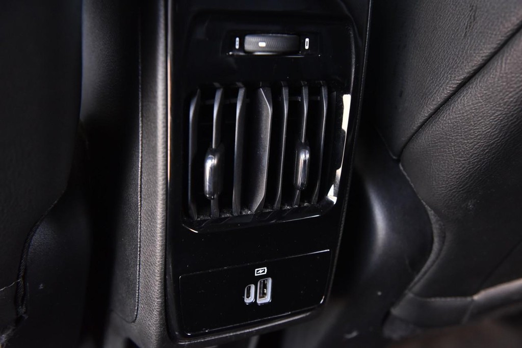 Jeep Compass Vehicle Image 25